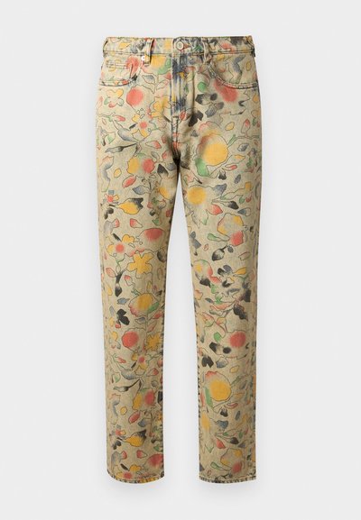 Jeans taille haute à jambe droite avec des motifs floraux abstraits multicolores en jaune, orange, vert et noir sur un tissu beige.