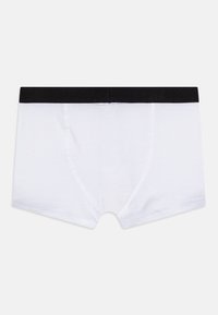 Λευκά βαμβακερά boxer briefs με μαύρη ελαστική μέση. Διαθέτουν λεία υφή και κλασική γραμμή με μπροστινό πάνελ και λεπτομέρειες ραφής.