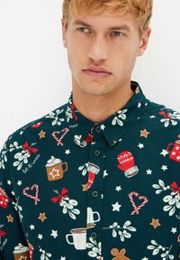 bonprix LANGARM MIT WEIHNACHTSMOTIV - Camicia - green