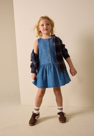 Next, REGULAR FIT - DROP WAIST BUTTON THROUGH  - Robe en jean - blue