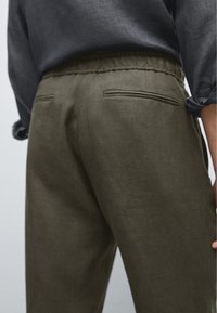 Massimo Dutti JOGGER - Trousers - dark green