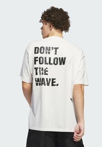 adidas Originals AE FOUNDATION - Print T-shirt - cloud white