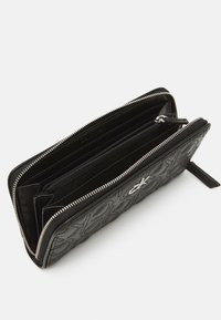 Calvin Klein RE LOCK WALLET QUILT - Wallet - black