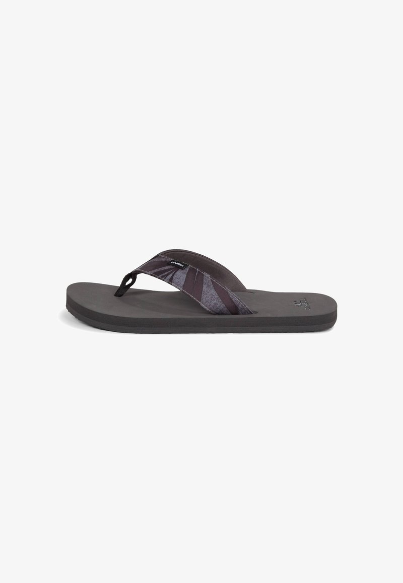 Flip-flop sandal med en sort tekstureret sål og et mønstret rem med nuancer af grå og mørk lilla. Letvægts og flad design.