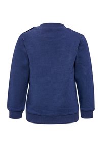 Granatowy sweatshirt wykonany z miękkiego materiału, z okrągłym dekoltem, ściągaczami przy rękawach oraz detalem z guzikiem na ramieniu. Gładka struktura.