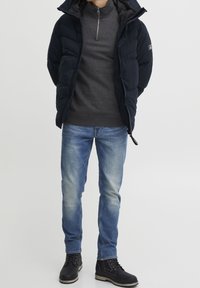 11 Project Vinterjakker - blue