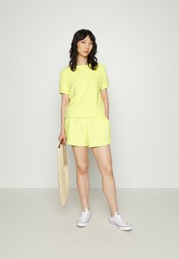 GAP Calções - yellow