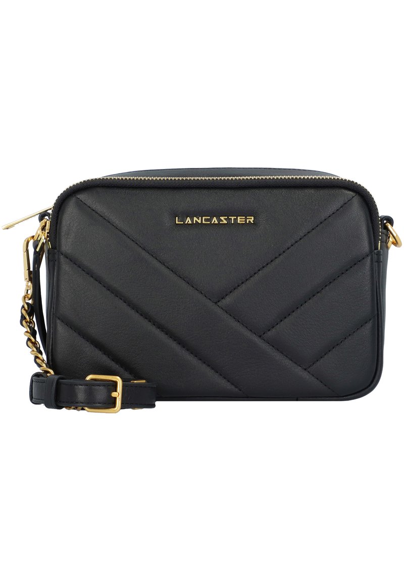 Borsa a tracolla in pelle nera con motivo trapuntato, hardware dorato e tracolla regolabile. Presenta una chiusura con zip e il logo sul fronte.