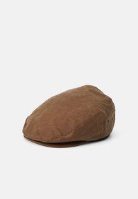 Casquette en coton marron avec une couronne arrondie, une visière plate et une légère texture. Elle présente deux trous de ventilation sur les côtés et un design doux et décontracté.