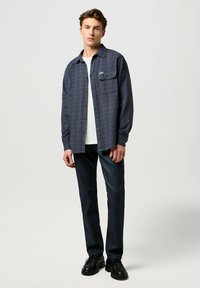 Wrangler GREENSBORO - Vaqueros rectos - indigo coated