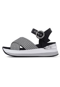 Sandali wedge neri e argentati con tomaia intrecciata, cinturino regolabile e fibbia decorativa. Presentano una suola bianca imbottita e una presa testurizzata.