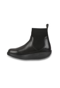 Botte noire à la cheville avec un extérieur en cuir lisse, un panneau élastique texturé et un tirant de talon sécurisé. Semelle en caoutchouc légère pour un confort optimal.