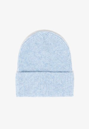 Svetlomodrá pletená čiapka s rypsovou textúrou a prehnutým okrajom, vyrobená z hladkej, mäkkej vlnenej zmesi na zabezpečenie tepla a pohodlia.