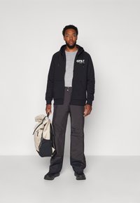 Patagonia INSULATED POWDER TOWN PANTS - Nohavice na snowboard - black