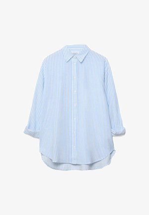 Camicia a maniche lunghe a righe verticali azzurro chiaro e bianco, con colletto e polsini arrotolati, vestibilità leggermente oversize.