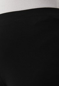 Thumbnail Image 6