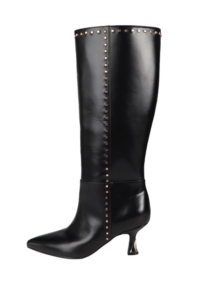 LOLA CASADEMUNT - Kozaki