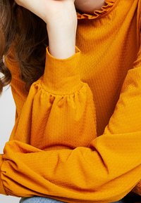 VILA Camicetta - gold-coloured