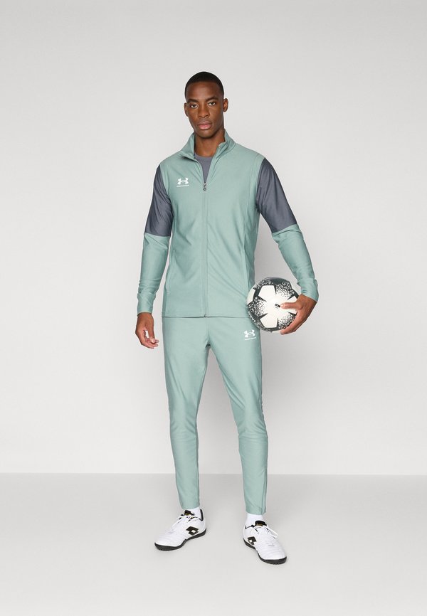 CHALLENGER - Tracksuit2