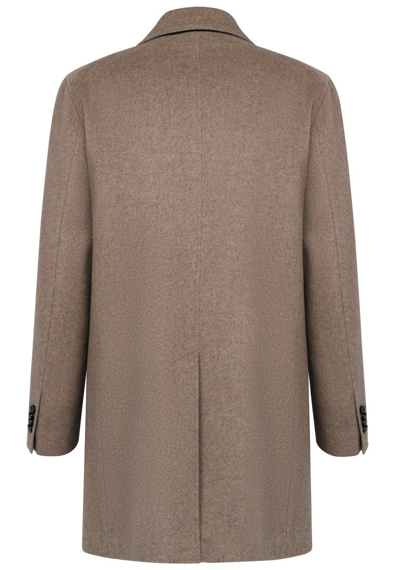 Cappotto di lana marrone con una vestibilità su misura, colletto a pistagna e spacco singolo; presenta bottoni neri sui polsini e una texture sottile.