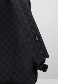 Vans MN OLD SKOOL III BACKPACK - Mochila - black/charcoal