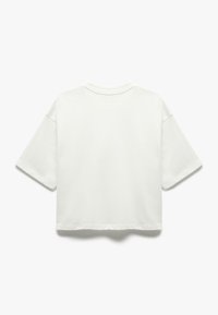 Hvid kortærmet t-shirt lavet af blød bomuld. Har korte ærmer, rund halsudskæring og syede kanter. Enkel og klassisk design.