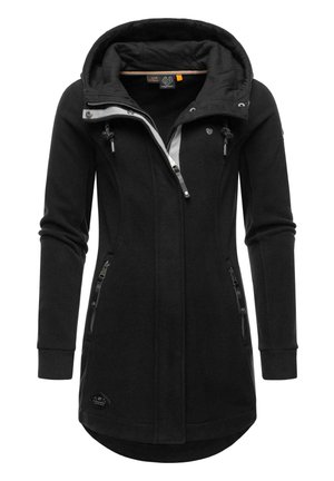 Veste en polaire noire avec capuche, fermeture éclair et deux poches latérales zippées. Le design comprend un ourlet arrondi et un tissu texturé.