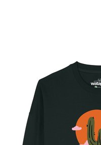 Zwarte sweatshirt met ronde hals. Het grafische ontwerp in het midden toont twee groene cactussen tegen een oranje zon. Roze wolken benadrukken het ontwerp.