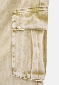 Guess Jeans a sigaretta - beige