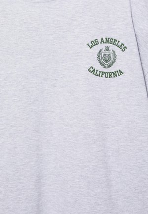 Tissu gris clair avec texte vert "Los Angeles California" et un blason avec une couronne de laurier présentant un visage d'ours sur la zone de la poitrine.
