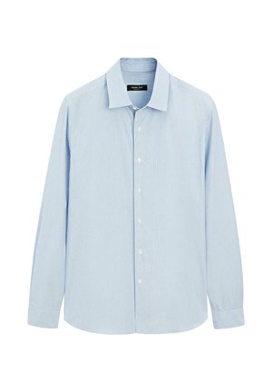 Lyseblå langærmet skjorte med knapper foran, tynde lodrette hvide striber, spredt krave og knaplukket manchet.
