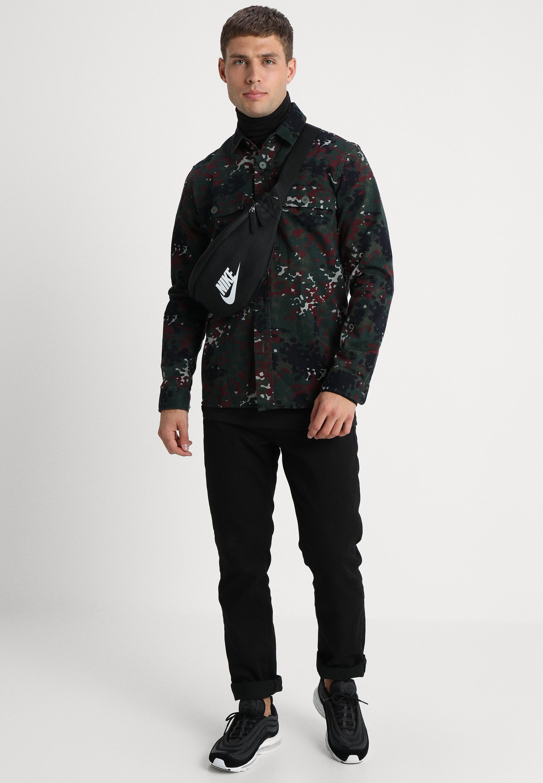 Nike Riñonera - black/white/negro -