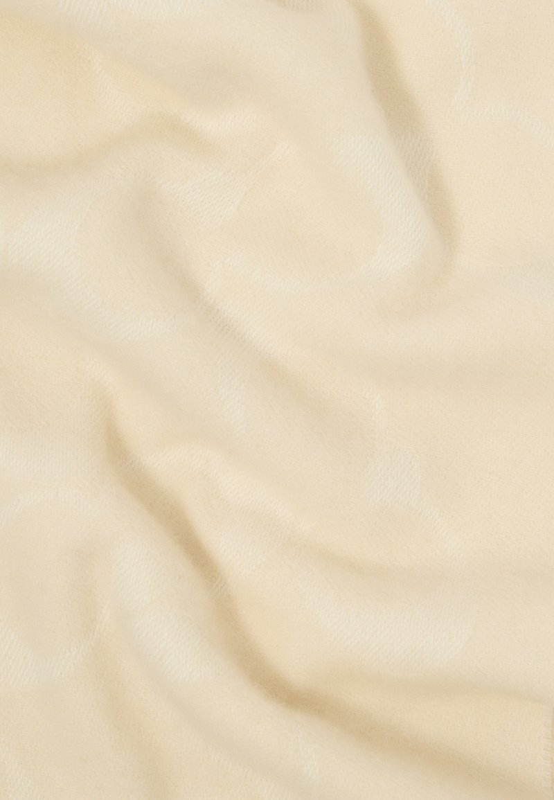 Cremefarbenes Gewebe mit einer weichen, glatten Textur, das dezente Muster und sanfte Falten aufweist, was auf ein leichtes und flexibles Design hinweist.