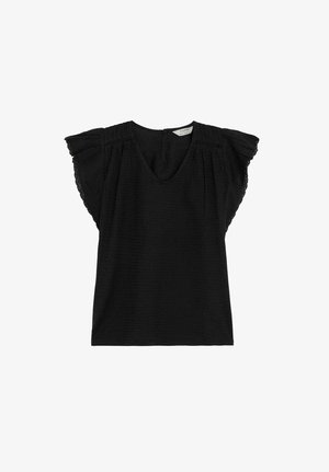 Blusa negra de manga corta con detalles de encaje, pliegues en los hombros, escote redondo y un ajuste cómodo.