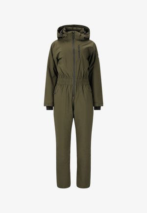 Salopette imperméable vert olive avec une taille ajustée, capuche réglable, fermeture éclair à l'avant et poches zippées. Texture lisse et design simple.