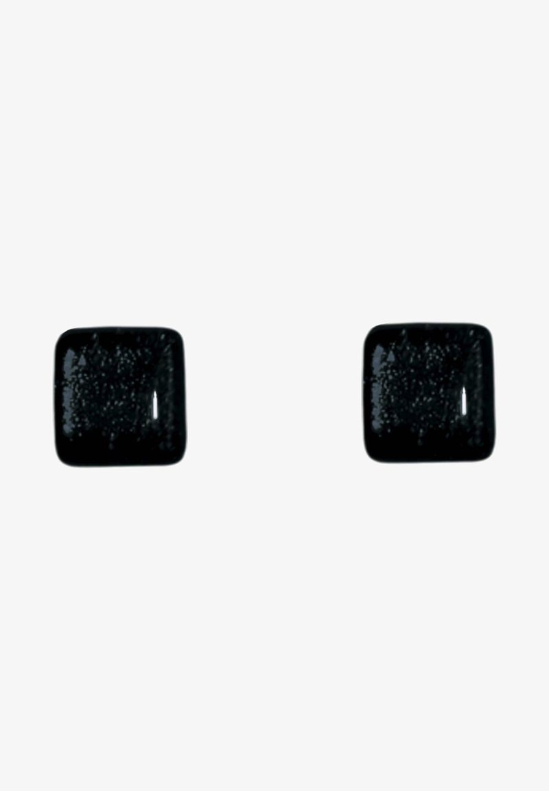 Deux boutons carrés noirs brillants avec des bords arrondis, espacés sur un fond blanc.