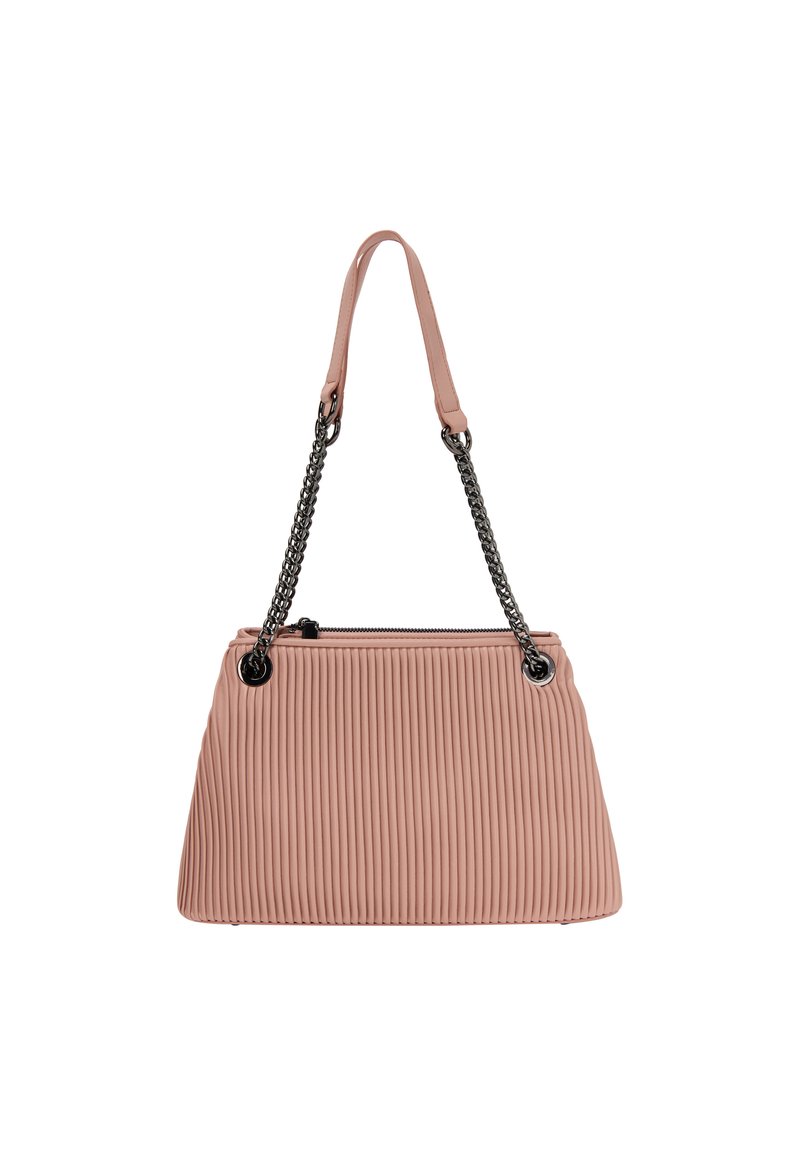 Plexiglas pink taske med lodrette folder, lynlås lukning og dobbelte stropper, der kombinerer læder og metalliske kædeelementer.