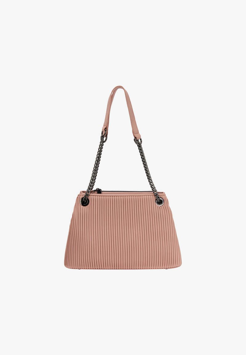Rózsaszín plexiglás kézitáska függőleges redőkkel, cipzáras záródással, valamint bőr és fém lánc elemeket kombináló dupla pánttal.