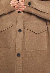 DESIGNERS REMIX Klassisk kappa / rock - camel