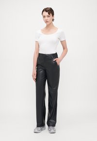 ONLY Tall ONLSMOOTH WIDE  - Broek - black