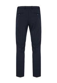 Granatowe spodnie o gładkiej teksturze, z tapered leg, dwoma tylnymi kieszeniami i regulowanym pasem.