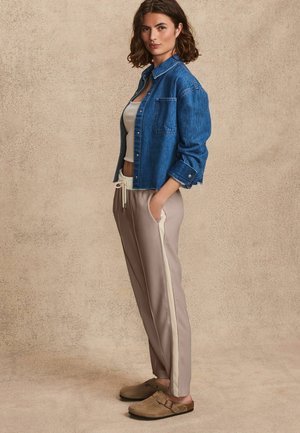 Next REGULAR FIT szary