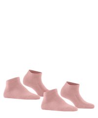 Calzini alla caviglia rosa realizzati in materiale morbido ed elastico. Presentano una fodera a coste e una vestibilità aderente con una consistenza liscia. Quattro paia esposti.
