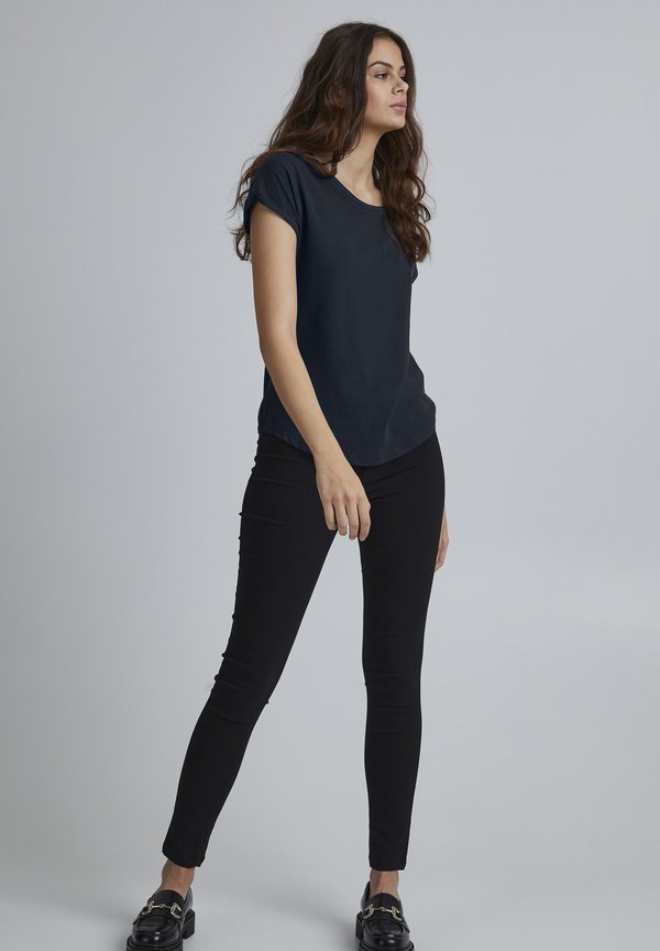 BYPamila - Basic T-shirt - copenhagen night2