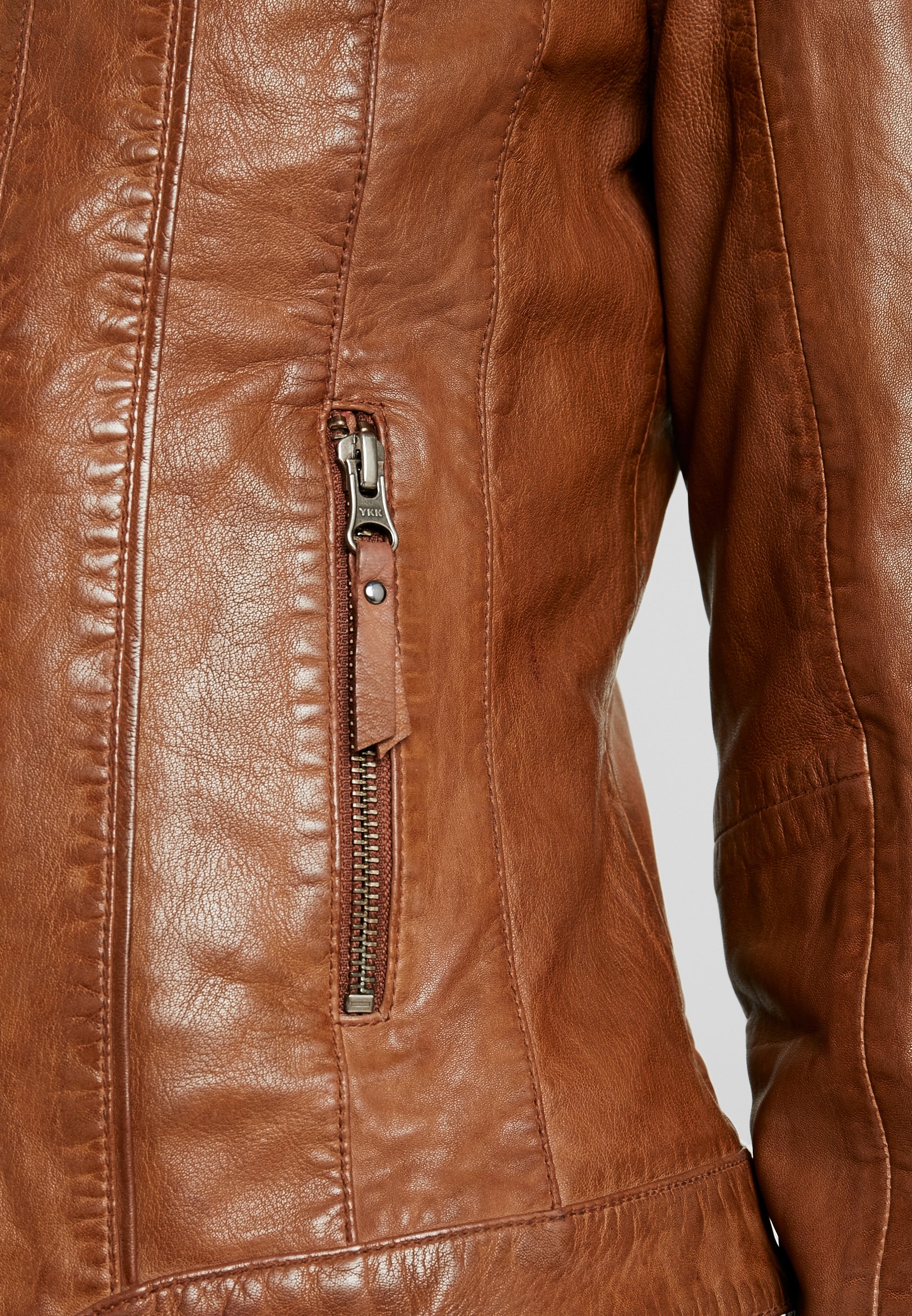 bottines cognac veste en cuir assortie bottines cognac veste en cuir assortie