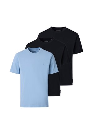 Tre t-shirt tinta unita a maniche corte con scollo tondo, due nere e una azzurro chiaro, disposte in pila sfalsata su sfondo bianco.