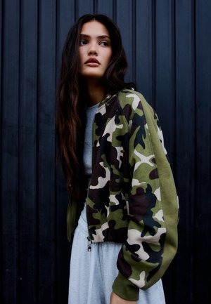 Bershka, LONG SLEEVE HOODED JACKET - Sweat zippé - khaki