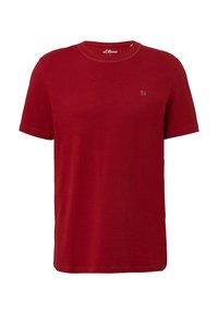 Czerwona, krótko rękawowa koszulka typu crew neck z małym logo marki na lewej piersi, przedstawiona na białym tle.