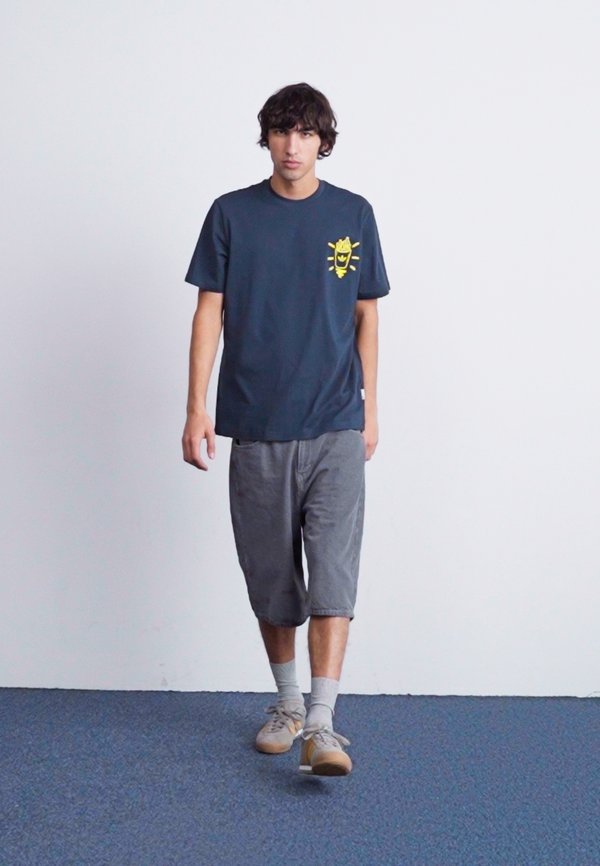 STREET - Print T-shirt - aurora ink2