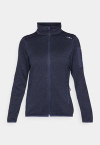 Chaqueta de forro polar color navy con cuello alzado, cierre frontal completo y bolsillos laterales con cremallera; cuenta con un bolsillo en la manga izquierda.